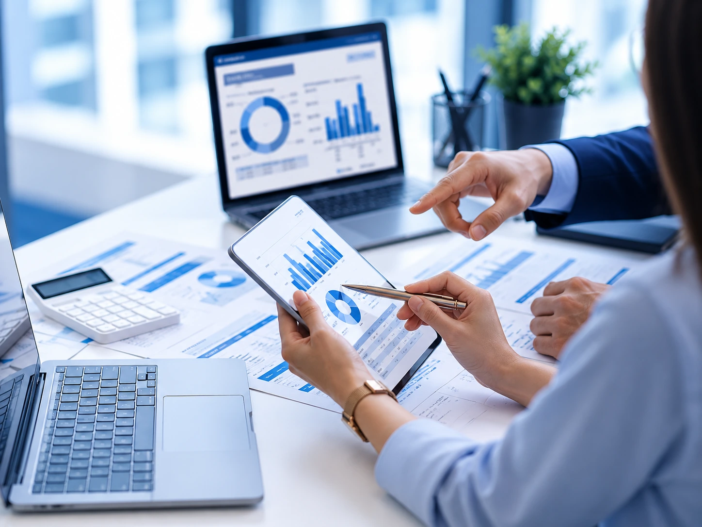 Revisión de reportes e indicadores financieros mediante herramientas digitales